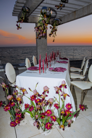 Свадебный ужин на берегу моря