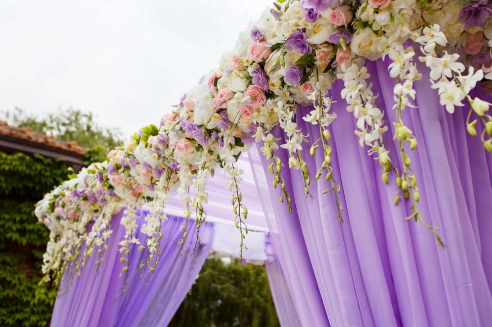 Цветочное оформление свадебной арки